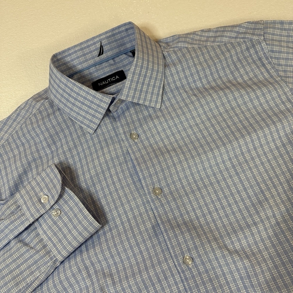 Nautica Classic Fit Men's Medium Blue Checkered Long Sleeve Botton Down Shirt
